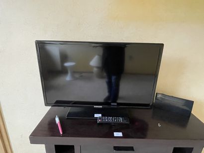 SAMSUNG flat TV. As is.