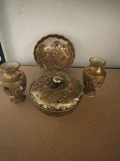 JAPAN - Satsuma earthenware set including...