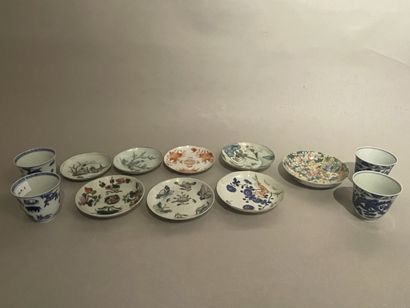 CHINE - Ensemble en porcelaine comprenant:...