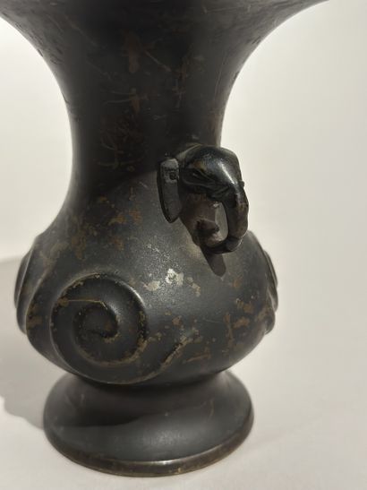 CHINA, Brown patina bronze baluster VASE...