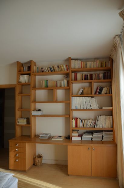 Modern work
Oak veneered library desk, rectangular...