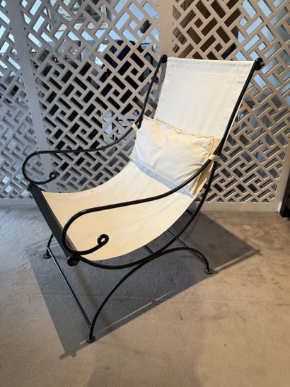 FAUTEUIL en métal laqué noir nuancé de vert,...
