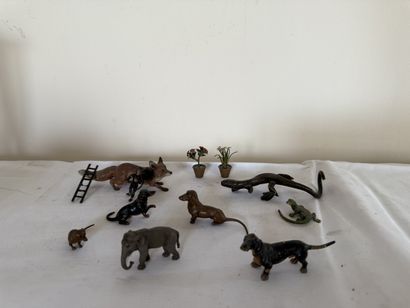 Set of small VIENNA PLUMBS depicting animals:...