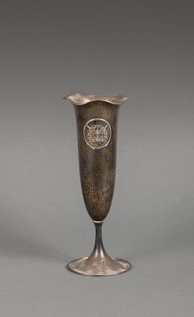Silver 925/°° corolla-necked vase on pedestal,...