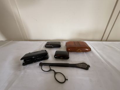 MINAUDIERE in bakelite, faceted or rounded...