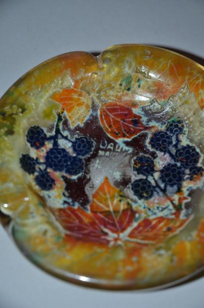Daum Nancy 
Three-lobed bowl in multi-layered...