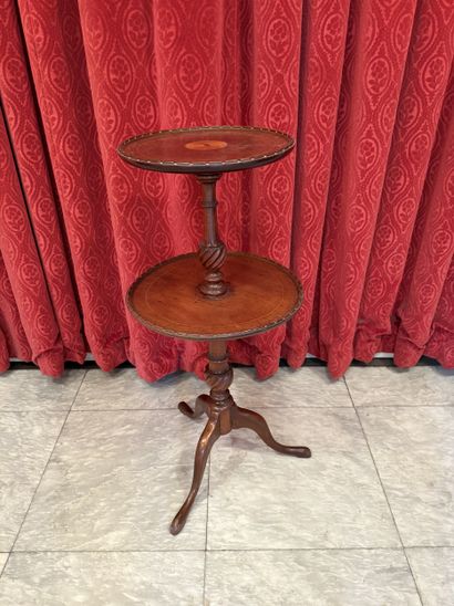 Small tripod parlor GUERIDON in the form...