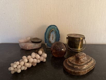 SET OF OFFICE ACCESSORIES including: oval...