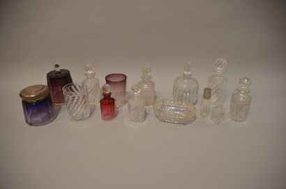 PARTS OF crystal TOILETTE GUARDS comprising...