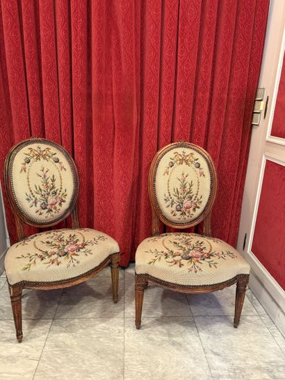 Pair of CHAISES in molded natural wood, the...
