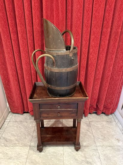 Wooden and brass barrel-shaped charcoal HOTTE....