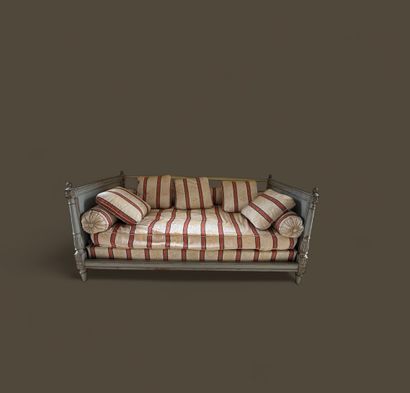 Grey lacquered wood daybed, molded and carved...