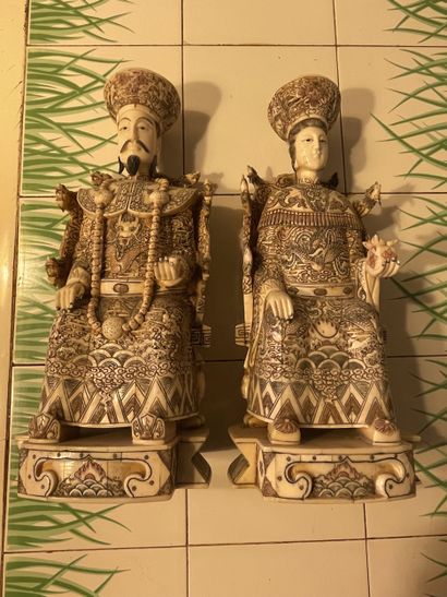 CHINA - Couple of seated DIGNITARIANS in...