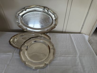 Two oval PLATES and one round PLAT in silver-plated...