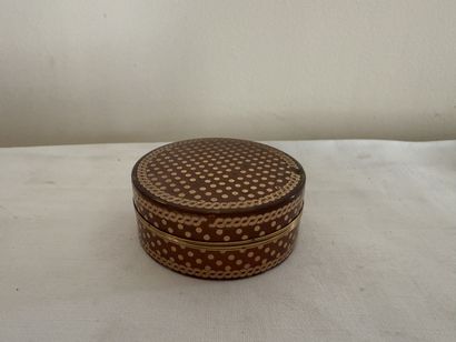 Round bakelite box piqué with small gilded...