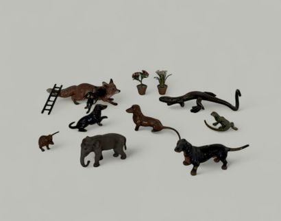 Set of small VIENNA PLUMBS depicting animals:...