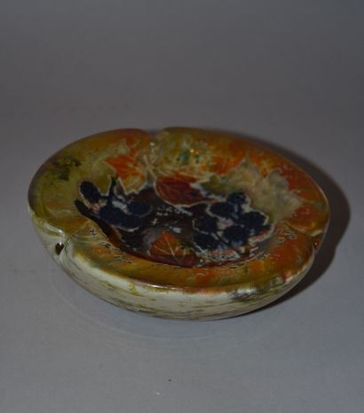 Daum Nancy 
Three-lobed bowl in multi-layered...