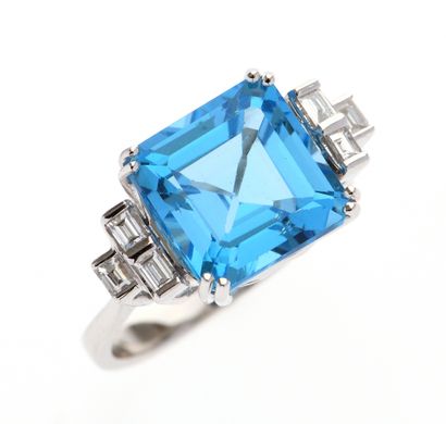 Ring
in 18k white gold 750°/°° set with a...