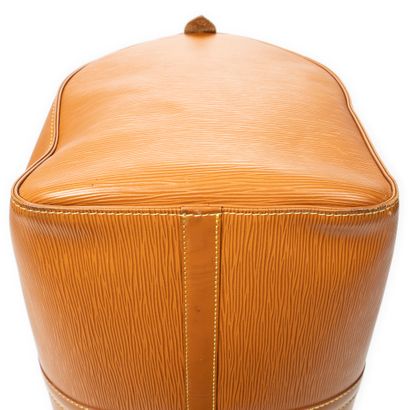 LOUIS VUITTON
Keepall
