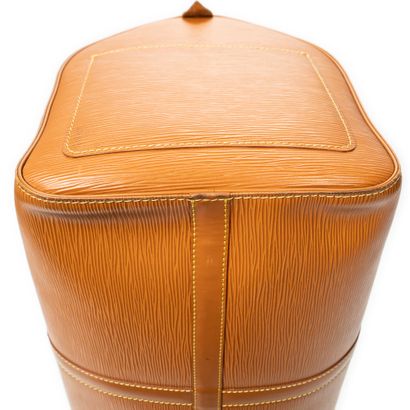 LOUIS VUITTON
Keepall