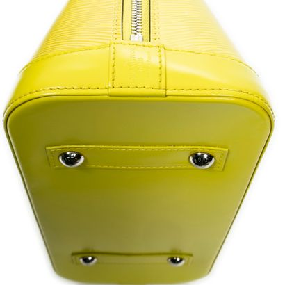 LOUIS VUITTON 
Alma