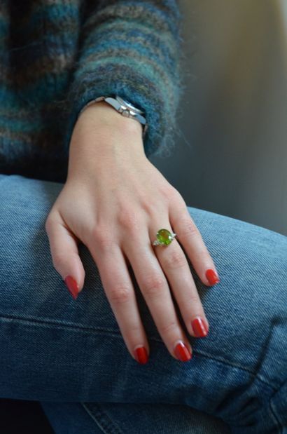 Bague 
en or gris 18k 750°/°° ornée d'un...