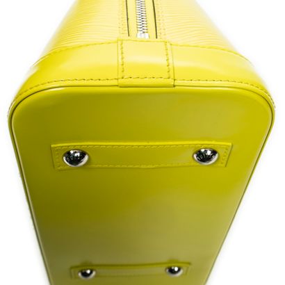 LOUIS VUITTON 
Alma