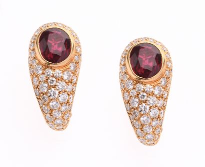 BOUCHERON
Vers 1980
Parure en or jaune 18k...