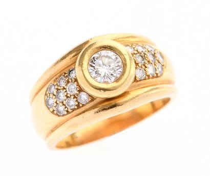 Bague d'homme 
de forme jonc en or jaune...