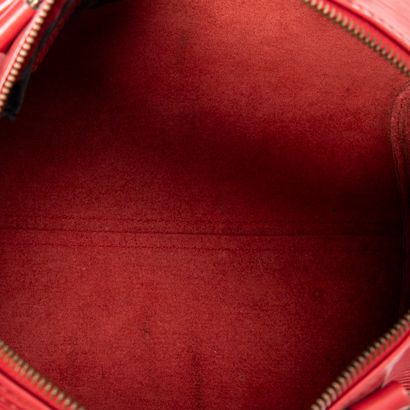 LOUIS VUITTON 
Sac modèle 