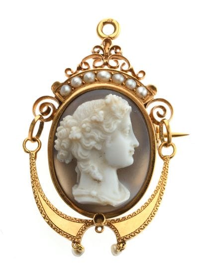 Elégant Pendentif
pouvant se porter également...