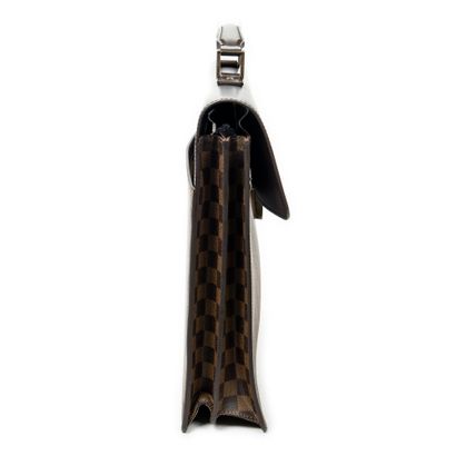 LOUIS VUITTON
Sacoche modèle 