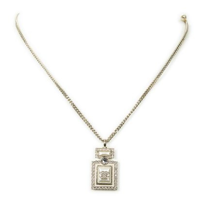 CHANEL
Collier modèle 