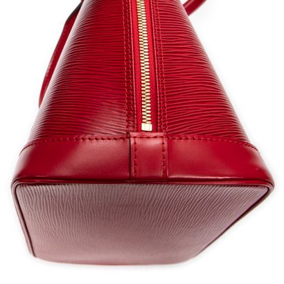 LOUIS VUITTON
Sac modèle 