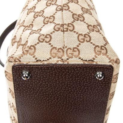 GUCCI 
Sac modèle 