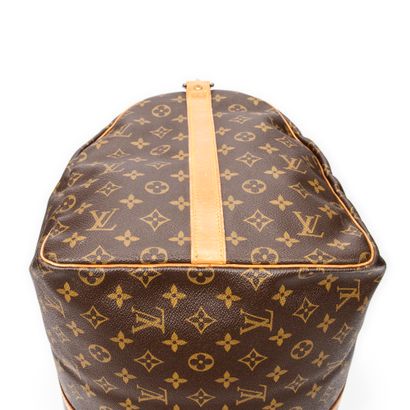 LOUIS VUITTON
Sac modèle 
