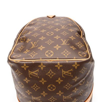 LOUIS VUITTON 
Sac modèle 