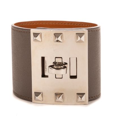 HERMES Paris
Kelly Dog
