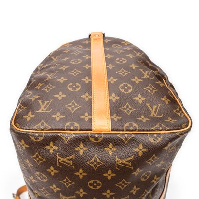 LOUIS VUITTON
Sac modèle 