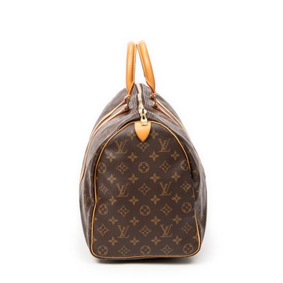 LOUIS VUITTON 
Sac modèle 