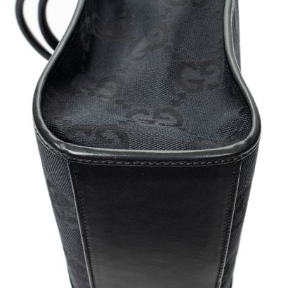 GUCCI 
Sac modèle 
