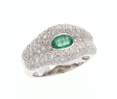 Bague
en or blanc 18k 750°/°° formée de deux...