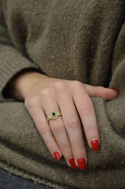 Bague géométrique
en or jaune 18k 750 °/°°...
