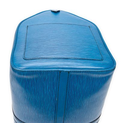 LOUIS VUITTON
Keepall