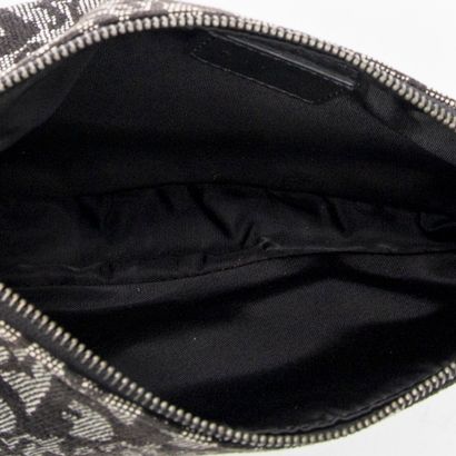 DIOR
Pochette modèle 