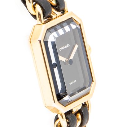 CHANEL
Montre modèle 
