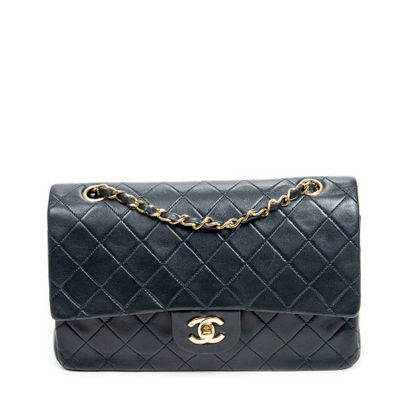 CHANEL
Classique Double Flap