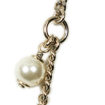 CHANEL
Collier modèle 