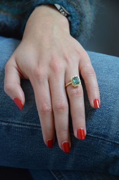 Bague
en or jaune 18k 750°/°° de forme rectangulaire...