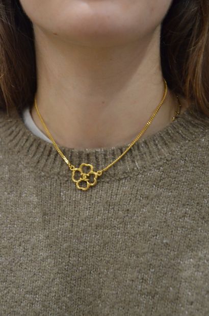 CHANEL 
Gold-plated 